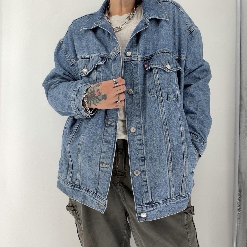 Levi's 90s fit oversized denim trucker jacket light wash button front 2X XXL
